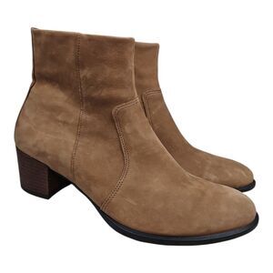 Ecco Soft Tan Suede Stacked Heal Almond Toe Size 8 / 8.5